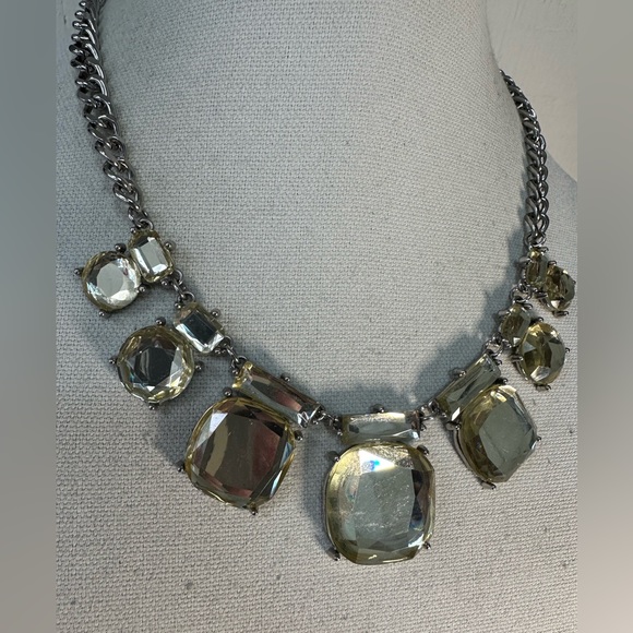 Big chunky light yellow sparkly bead necklace - Picture 3 of 5